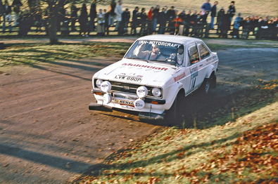 Ari Vatanen - Peter Bryant
24º Lombard RAC Rally 1975. Ford Escort RS 1800 MKII (LVW 690P). Abandonó por accidente en SS15 Clipstone 1, desconocemos los Km de la especial.

Del 22 al 26 de Noviembre, York, Yorkshire, Inglaterra.
Superficie: tierra.

El Rally tenia 72 tramos especiales, (2 de ellos fueron cancelados, SS7 Wykeham y SS25 Chargot Wood).

Se inscribieron 250 equipos, tomaron la salida 236, finalizaron 104.@
Palabras clave: ;Peter_Bryant;Ford;Escort;Gran_Bretaña;1975;Lombard_RAC_Rally;Inglaterra