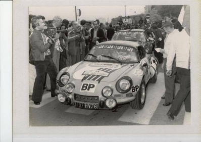 Francis Serpaggi - Dominique Subrini
19º Tour de Corse 1975. Renault-Alpine A110 (3797 HV 76). Abandonó por accidente.

Del 8 al 9 de Noviembre, Ajaccio, Córcega, Francia.
Superficie: asfalto.

En esta edición habían 2 tramos de mas de 100 Km, SS1 Panelca - Ponte Leccia de 158 Km y SS8 Zonza - Abaccia de 120 Km.

El Rally tenia un total de 1340 km de los que 479.40 km divididos en 10 tramos eran especiales, (3 de ellos fueron cancelados SS3
Luri - Canari de 23.70 Km, SS4 San Pietro - Pietra Moneta de 34.00 Km, SS5 RF9 - N195 de 29.80 Km).

Tomaron la salida 77 equipos, finalizaron 22.@
Palabras clave: ;Renault;Alpine;Corse;Corcega;1975