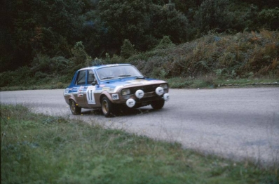 Didier Pironi - Gérard Bonnamour
19º Tour de Corse 1975. Renault 12 Gordini (2700 BF 94). Abandonó.

Del 8 al 9 de Noviembre, Ajaccio, Córcega, Francia.
Superficie: asfalto.

En esta edición habían 2 tramos de mas de 100 Km, SS1 Panelca - Ponte Leccia de 158 Km y SS8 Zonza - Abaccia de 120 Km.

El Rally tenia un total de 1340 km de los que 479.40 km divididos en 10 tramos eran especiales, (3 de ellos fueron cancelados SS3
Luri - Canari de 23.70 Km, SS4 San Pietro - Pietra Moneta de 34.00 Km, SS5 RF9 - N195 de 29.80 Km).

Tomaron la salida 77 equipos, finalizaron 22.@
Palabras clave: Renault;Gordini;Corse;Corcega;1975