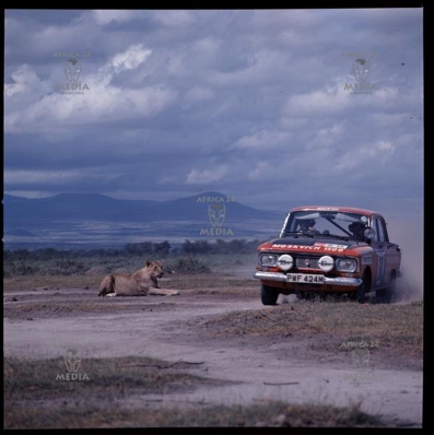 Aziz Tejpar Gharial - Natu Vadgama
23º Safari Rally 1975. Moskvich. Abandonó.

Del 27 al 31 de Marzo, Nairobi, Kenya, África.
Superficie: tierra.

El Rally tenia un total de 5927 km con 80 controles horarios.

Tomaron la salida 75 equipos, finalizaron 14.@
Palabras clave: ;Moskvich;Safari;1975
