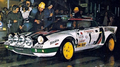 Sandro Munari - Silvio Maiga
20º Tour de Corse 1976. Lancia Stratos HF (TO N41648). Clasificado 1º.

Del 6 al 7 de Noviembre, Ajaccio, Córcega, Francia.
Superficie: asfalto.

El Rally tenia un total de 1340.00 km de los que 630 km divididos en 9 tramos eran especiales.

Kilómetros de cada uno de los 9 tramos:
SS1 - Casta - Pietra Moneta de 17 Km
SS2 - Calvi - Liamone de 145,20 Km
SS3 - Aqua Doria - Stiliccione de 16,50 Km
SS4 - Porto - Vecchio - Prunelli de 166,40 Km
SS5 - Kamiesch - Bavella - Zonza de 28,60 Km
SS6 - Tavera - Bastelica de 17,10 Km
SS7 - Palneca - Francardo de 137,90 Km
SS8 - Morosaglia - Alistro de 76,40 Km
SS9 - Talasani - La Castanaccia - La Porta de 24,90 Km.

Tomaron la salida 88 equipos, finalizaron 11.
@
Palabras clave: Sandro_Munari;Lancia;Stratos;Corcega;1976;Corse