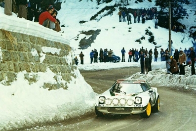 Sandro Munari - Silvio Maiga
44º Rallye Automobile de Monte-Carlo 1976. Lancia Stratos HF (TO M54374). Clasificado 1º.

Del 17 al 24 de Enero, Monte-Carlo.
Superficie: asfalto - nieve.

El Rally tenia un total de 4500 km de los que 530.50 km divididos en 23 tramos eran especiales.

Se inscribieron 163 equipos, tomaron la salida 148, finalizaron 84.@
Palabras clave: Sandro_Munari;Silvio_Maiga;Lancia;Stratos;Montecarlo;1976