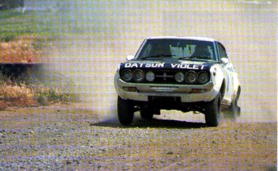 Harry Källström - Claes-Göran Andersson
23º Acropolis Rally 1976. Datsun Violet 160J (TKS56YA6960). Clasificado 1º.
N.I. Theocharakis

Del 22 al 28 de Mayo, Atenas, Grecia.
Superficie: tierra.

El Rally tenia un total de 2635 km de los que 716.00 km divididos en 51 tramos eran especiales (5 de ellos fueron cancelados SS7, SS18, SS19, SS20, SS21).

Tomaron la salida 126 equipos, finalizaron 34.@
Palabras clave: Datsun;Violet;Grecia;Acropolis;1976