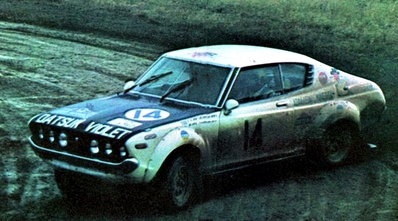 Harry Källström - Claes-Göran Andersson
23º Acropolis Rally 1976. Datsun Violet 160J (TKS56YA6960). Clasificado 1º.
N.I. Theocharakis

Del 22 al 28 de Mayo, Atenas, Grecia.
Superficie: tierra.

El Rally tenia un total de 2635 km de los que 716.00 km divididos en 51 tramos eran especiales (5 de ellos fueron cancelados SS7, SS18, SS19, SS20, SS21).

Tomaron la salida 126 equipos, finalizaron 34.@
Palabras clave: Datsun;Violet;Grecia;Acropolis;1976