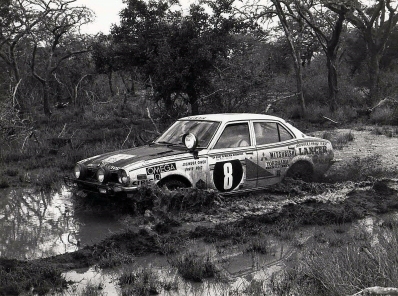 Sardar Joginder (Joginder) Singh Bhachu (Singh) - David Doig
24º Safari Rally 1976. Mitsubishi Colt Lancer 1600 GSR. Clasificado 1º.

Del 15 al 19 de Abril, Nairobi, Kenya, África.
Superficie: tierra.

El Rally tenia un total de 4950 Km, desconocemos los CH que habí­an.

Tomaron la salida 65 equipos, finalizaron 14.@
Palabras clave: ;Mitsubishi;Colt;Lancer;Safari;1976