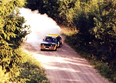 Markku Alén - Ilkka Kivimäki
26º Jyväskylän Suurajot - Rally of the 1000 Lakes 1976. Fiat 131 Abarth (TO N94414). Clasificado 1º.

Primera victoria en el Mundial del Fiat 131 Abarth y segunda de Markku Alén.

Del 27 al 29 de Agosto, Jyväskylä.
Superficie: tierra.

El Rally tenia un total de 1475.00 km de los que 427.80 km divididos en 45 tramos eran especiales.

Se inscribieron 96 participantes, tomaron la salida 91, finalizaron 48.
@
Palabras clave: Markku_Alen;Fiat;Abarth;Finlandia;1976
