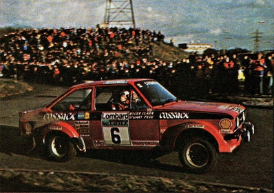 Roger Albert Clark - Stuart Pegg
25º Lombard RAC Rally 1976. Ford Escort RS 1800 MKII (POO 505R). Clasificado 1º.

Del 27 al 30 de Noviembre, Bath, Inglaterra.
Superficie: tierra.

El Rally tenia un total de 3248 km de los que 504 km divididos en 76 tramos eran especiales, (6 de ellos fueron cancelados, SS2 Speech House, km? SS34 Greystoke, km? SS37 cancelada antes del inicio, km? SS41 Egdon, km? y SS42 Anglebury, km?).

Tomaron la salida 200 equipos, finalizaron 71.@
Palabras clave: ;Stuart_Pegg;Ford;Escort;MKII;Gran_Bretaña;1976;RAC_Rally