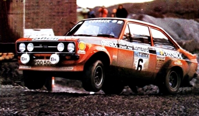 Roger Albert Clark - Stuart Pegg
25º Lombard RAC Rally 1976. Ford Escort RS 1800 MKII (POO 505R). Clasificado 1º.

Del 27 al 30 de Noviembre, Bath, Inglaterra.
Superficie: tierra.

El Rally tenia un total de 3248 km de los que 504 km divididos en 76 tramos eran especiales, (6 de ellos fueron cancelados, SS2 Speech House, km? SS34 Greystoke, km? SS37 cancelada antes del inicio, km? SS41 Egdon, km? y SS42 Anglebury, km?).

Tomaron la salida 200 equipos, finalizaron 71.@
Palabras clave: ;Stuart_Pegg;Ford;Escort;MKII;Gran_Bretaña;1976;RAC_Rally
