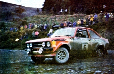 Roger Albert Clark - Stuart Pegg
25º Lombard RAC Rally 1976. Ford Escort RS 1800 MKII (POO 505R). Clasificado 1º.

Del 27 al 30 de Noviembre, Bath, Inglaterra.
Superficie: tierra.

El Rally tenia un total de 3248 km de los que 504 km divididos en 76 tramos eran especiales, (6 de ellos fueron cancelados, SS2 Speech House, km? SS34 Greystoke, km? SS37 cancelada antes del inicio, km? SS41 Egdon, km? y SS42 Anglebury, km?).

Tomaron la salida 200 equipos, finalizaron 71.@
Palabras clave: ;Stuart_Pegg;Ford;Escort;MKII;Gran_Bretaña;1976;RAC_Rally