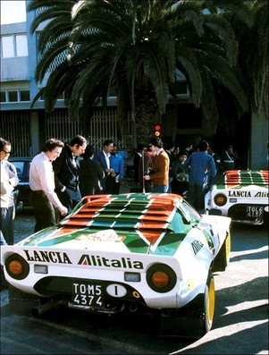 Sandro Munari - Silvio Maiga
10º Rallye de Portugal Vinho do Porto 1976. Lancia Stratos HF (TO M54374). Clasificado 1º.

Del 10 al 14 de Marzo, Estoril, Cascais, Lisboa, Portugal.
Superficie: asfalto - tierra.

El Rally tenia un total de 2087.90 Km de los que 468.70 divididos en 39 tramos, eran especiales, (2 de ellas fueron canceladas SS23 de Gouveia 22.60 km y SS24 Manteigas de 10.70 Km).

Tomaron la salida 59 equipos, finalizaron 21.@
Palabras clave: Sandro_Munari;Lancia;Stratos;Portugal;1976