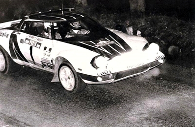 Sandro Munari - Silvio Maiga
10º Rallye de Portugal Vinho do Porto 1976. Lancia Stratos HF (TO M54374). Clasificado 1º.

Del 10 al 14 de Marzo, Estoril, Cascais, Lisboa, Portugal.
Superficie: asfalto - tierra.

El Rally tenia un total de 2087.90 Km de los que 468.70 divididos en 39 tramos, eran especiales, (2 de ellas fueron canceladas SS23 de Gouveia 22.60 km y SS24 Manteigas de 10.70 Km).

Tomaron la salida 59 equipos, finalizaron 21.@
Palabras clave: Sandro_Munari;Lancia;Stratos;Portugal;1976