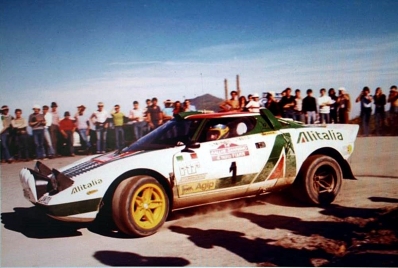 Sandro Munari - Silvio Maiga
18º Rally Sanremo 1976. Lancia Stratos HF (TO N41648). Clasificado 2º.

Del 6 al 9 de Octubre, Sanremo, Imperia, Liguria, Italia.
Superficie: asfalto.

El Rally tenia un total de 1509 km de los que 780 Km divididos en 36 tramos eran especiales, (2 de ellos fueron cancelados SS9 y SS30).

Tomaron la salida 133 equipos, finalizaron 68.@
Palabras clave: Sandro_Munari;Silvio_Maiga;Lancia;Stratos;Sanremo;1976