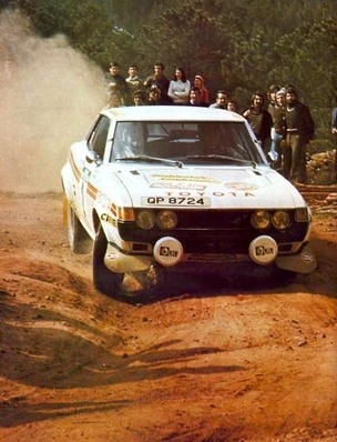 Ove Andersson - Arne Hertz
10º Rallye de Portugal Vinho do Porto 1976. Toyota Celica RA21 (QP 8724). Clasificado 2º.

Del 10 al 14 de Marzo, Estoril, Cascais, Lisboa, Portugal.
Superficie: asfalto - tierra.

El Rally tenia un total de 2087.90 Km de los que 468.70 divididos en 39 tramos, eran especiales, (2 de ellas fueron canceladas SS23 de Gouveia 22.60 km y SS24 Manteigas de 10.70 Km).

Tomaron la salida 59 equipos, finalizaron 21.@
Palabras clave: Ove_Andersson;Portugal;Toyota;Celica;1976