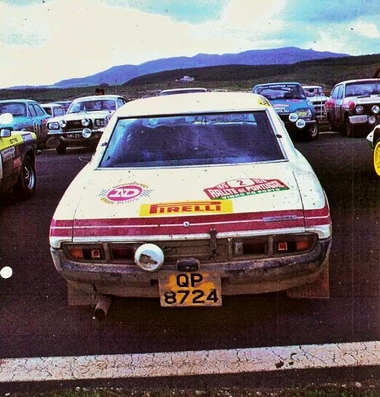 Ove Andersson - Arne Hertz
10º Rallye de Portugal Vinho do Porto 1976. Toyota Celica RA21 (QP 8724). Clasificado 2º.

Del 10 al 14 de Marzo, Estoril, Cascais, Lisboa, Portugal.
Superficie: asfalto - tierra.

El Rally tenia un total de 2087.90 Km de los que 468.70 divididos en 39 tramos, eran especiales, (2 de ellas fueron canceladas SS23 de Gouveia 22.60 km y SS24 Manteigas de 10.70 Km).

Tomaron la salida 59 equipos, finalizaron 21.@
Palabras clave: Ove_Andersson;Portugal;Toyota;Celica;1976;Parque_Cerrado