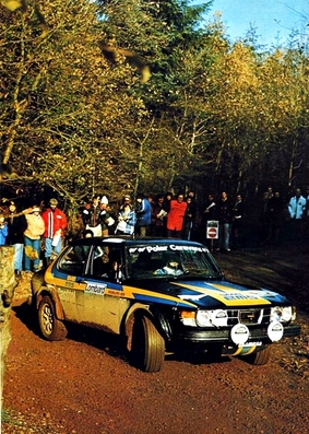 Stig Blomqvist - Hans Sylvan
25º Lombard RAC Rally 1976. Saab 99 EMS (JNF 756). Clasificado 2º.

Del 27 al 30 de Noviembre, Bath, Inglaterra.
Superficie: tierra.

El Rally tenia un total de 3248 km de los que 504 km divididos en 76 tramos eran especiales, (6 de ellos fueron cancelados, SS2 Speech House, km? SS34 Greystoke, km? SS37 cancelada antes del inicio, km? SS41 Egdon, km? y SS42 Anglebury, km?).

Tomaron la salida 200 equipos, finalizaron 71.@
Palabras clave: Stig_Blomqvist;Saab;Gran_Bretaña;EMS;1976;RAC_Rally
