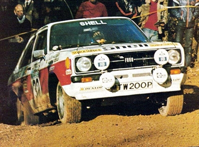 Bjorn Waldegard - Hans Thorszelius
25º Lombard RAC Rally 1976. Ford Escort RS1800 Mk2. Clasificado 3º.
El Rally tenia un total de 3248 km de los que 504 km divididos en 76 tramos, eran especiales. (6 de ellos fueron cancelados, SS2 Speech House, SS34 Greystoke, SS37 cancelada antes del inicio, SS41 Egdon y SS42 Anglebury).
Tomaron la salida 200 equipos, finalizaron 71.@
Palabras clave: ;Ford;Escort;MKII;Gran_Bretaña;RAC_Rally;1976