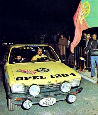 Manuel Queirós Pereira (Mêquêpê) - Joao Baptista
10º Rallye de Portugal Vinho do Porto 1976. Opel Kadett GT/E. Clasificado 3º.
El Rally tenia un total de 2087.90 Km de los que 468.70 divididos en 39 tramos, eran especiales, (2 de ellas fueron canceladas SS23 de Gouveia 22.60 km y SS24 Manteigas de 10.70 Km).
Tomaron la salida 59 equipos, finalizaron 21.@
Palabras clave: Opel;Kadett;GT/E;Portugal;1976