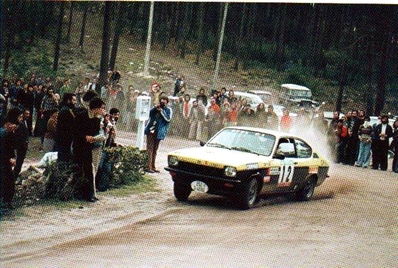 Manuel Queirós Pereira (Mêquêpê) - Joao Baptista
10º Rallye de Portugal Vinho do Porto 1976. Opel Kadett GT/E. Clasificado 3º.
El Rally tenia un total de 2087.90 Km de los que 468.70 divididos en 39 tramos, eran especiales, (2 de ellas fueron canceladas SS23 de Gouveia 22.60 km y SS24 Manteigas de 10.70 Km).
Tomaron la salida 59 equipos, finalizaron 21.@
Palabras clave: Opel;Kadett;GT/E;Portugal;1976