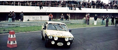 Manuel Queirós Pereira (Mêquêpê) - Joao Baptista
10º Rallye de Portugal Vinho do Porto 1976. Opel Kadett GT/E. Clasificado 3º.
El Rally tenia un total de 2087.90 Km de los que 468.70 divididos en 39 tramos, eran especiales, (2 de ellas fueron canceladas SS23 de Gouveia 22.60 km y SS24 Manteigas de 10.70 Km).
Tomaron la salida 59 equipos, finalizaron 21.@
Palabras clave: Opel;Kadett;GT/E;Portugal;1976