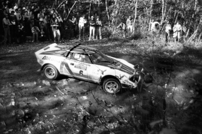 Raffaele (Lele) Pinto - Arnaldo Bernacchini
18º Rally de Sanremo 1976. Lancia Stratos HF (TO L64137). Clasificado 3º.

Del 6 al 9 de Octubre, Sanremo, Imperia, Liguria, Italia.
Superficie: asfalto.

El Rally tenia un total de 1509 km de los que 780 Km divididos en 36 tramos eran especiales, (2 de ellos fueron cancelados SS9 y SS30).

Tomaron la salida 133 equipos, finalizaron 68.@
Palabras clave: Raffaele_Pinto;Lancia;Stratos;Sanremo;1976