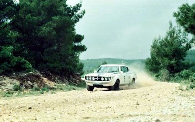 Shekhar Mehta - Hanry Liddon
23º Acropolis Rally 1976. Datsun Violet. Clasificado 3º.

Del 22 al 28 de Mayo, Atenas, Grecia.
Superficie: tierra.

El Rally tenia un total de 2635 km de los que 716.00 km divididos en 51 tramos eran especiales (5 de ellos fueron cancelados SS7, SS18, SS19, SS20, SS21).

Tomaron la salida 126 equipos, finalizaron 34.@
Palabras clave: Shekhar_Mehta;Datsun;Violet;Acropolis;Grecia;1976