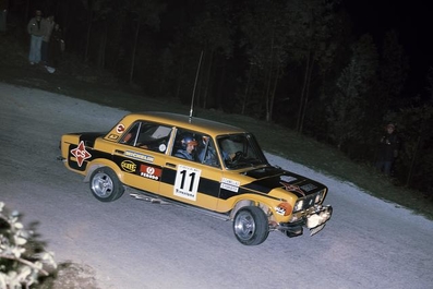 Salvador Cañellas - Daniel Ferrater
10º Rally Firestone 1976. Seat 1430 Especial 1800 (Gr.4). Clasificado 3º.

Del 19 al 21 de Marzo.
Puntuable para el Campeonato Europa de Rallyes para conductores, Coef.3.

El Rally tenia un total de 1300 Km de los que 246,6 Km divididos en 27 tramos, eran especiales.

Se inscribieron 91 equipos, tomaron la salida 61, finalizaron 23.@
Palabras clave: Salvador_Cañellas;Seat;Firestone;1976