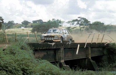 Bert Shankland - Brian Barton
24º Safari Rally 1976. Peugeot 504 (4018 QP 25). Clasificado 4º.

Del 15 al 19 de Abril, Nairobi, Kenya, África.
Superficie: tierra.

El Rally tenia un total de 4950 Km, desconocemos los CH que habí­an.

Tomaron la salida 65 equipos, finalizaron 14.@
Palabras clave: ;Safari;Peugeot;1976