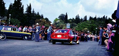Giorgios Moschous - Dimitri Arvanitakis
23º Acropolis Rally 1976. Alfa Romeo Alfetta GT. Clasificado 4º.

Del 22 al 28 de Mayo, Atenas, Grecia.
Superficie: tierra.

El Rally tenia un total de 2635 km de los que 716.00 km divididos en 51 tramos eran especiales (5 de ellos fueron cancelados SS7, SS18, SS19, SS20, SS21).

Tomaron la salida 126 equipos, finalizaron 34.@
Palabras clave: Acropolis;Grecia;Alfa;Alfetta;Romeo;1976