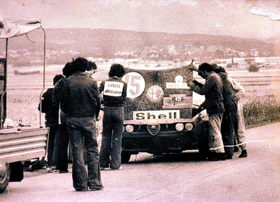 Giorgios Moschous - Dimitri Arvanitakis
23º Acropolis Rally 1976. Alfa Romeo Alfetta GT. Clasificado 4º.

Del 22 al 28 de Mayo, Atenas, Grecia.
Superficie: tierra.

El Rally tenia un total de 2635 km de los que 716.00 km divididos en 51 tramos eran especiales (5 de ellos fueron cancelados SS7, SS18, SS19, SS20, SS21).

Tomaron la salida 126 equipos, finalizaron 34.@
Palabras clave: Acropolis;Grecia;Alfa;Alfetta;Romeo;1976