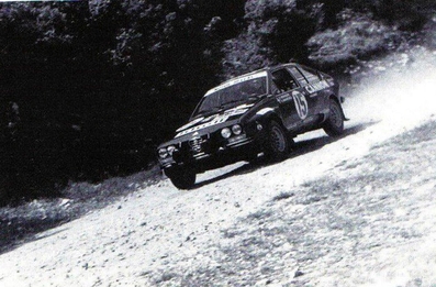 Giorgios Moschous - Dimitri Arvanitakis
23º Acropolis Rally 1976. Alfa Romeo Alfetta GT. Clasificado 4º.

Del 22 al 28 de Mayo, Atenas, Grecia.
Superficie: tierra.

El Rally tenia un total de 2635 km de los que 716.00 km divididos en 51 tramos eran especiales (5 de ellos fueron cancelados SS7, SS18, SS19, SS20, SS21).

Tomaron la salida 126 equipos, finalizaron 34.@
Palabras clave: Acropolis;Grecia;Alfa;Alfetta;Romeo;1976