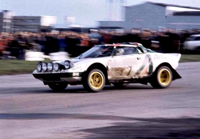 Sandro Munari - Silvio Maiga
25º Lombard RAC Rally 1976. Lancia Stratos HF (TO L64137). Clasificado 4º.

Del 27 al 30 de Noviembre, Bath, Inglaterra.
Superficie: tierra.

El Rally tenia un total de 3248 km de los que 504 km divididos en 76 tramos eran especiales, (6 de ellos fueron cancelados, SS2 Speech House, km? SS34 Greystoke, km? SS37 cancelada antes del inicio, km? SS41 Egdon, km? y SS42 Anglebury, km?).

Tomaron la salida 200 equipos, finalizaron 71.@
Palabras clave: Sandro_Munari;Silvio_Maiga;Lancia;Stratos;Gran_Bretaña;1976;RAC_Rally