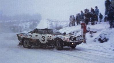 Simo Lampinen - Arne Hertz
26º International Swedish Rally 1976. Lancia Stratos HF. Clasificado 4º.

Del 20 al 22 de Febrero, Karlstad, Suecia. 
Superficie: nieve - hielo.

El Rally tenia un total de 1620.00 km de los que 764.00 km divididos en 34 tramos eran especiales.

En total 213 equipos tomaron la salida, de los cuales 68 participaron en el WRC.
El campeonato de Suecia (202 tripulaciones) solo participó en la primera etapa.
Los campeonatos de C-Forare, Oldboys y Norska solo participaron en la segunda etapa.

Del Campeonato WRC finalizaron 28.
@
Palabras clave: Simo_Lampinen;Lancia;Stratos;Suecia;1976;nieve