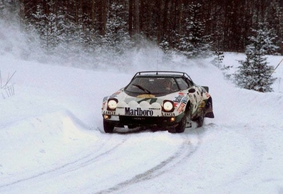 Simo Lampinen - Arne Hertz
26º International Swedish Rally 1976. Lancia Stratos HF. Clasificado 4º.

Del 20 al 22 de Febrero, Karlstad, Suecia. 
Superficie: nieve - hielo.

El Rally tenia un total de 1620.00 km de los que 764.00 km divididos en 34 tramos eran especiales.

En total 213 equipos tomaron la salida, de los cuales 68 participaron en el WRC.
El campeonato de Suecia (202 tripulaciones) solo participó en la primera etapa.
Los campeonatos de C-Forare, Oldboys y Norska solo participaron en la segunda etapa.

Del Campeonato WRC finalizaron 28.
@
Palabras clave: Simo_Lampinen;Lancia;Stratos;Suecia;1976;nieve