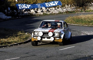 Ove Andersson - Martin Holmes
25º Lombard RAC Rally 1976. Toyota Corolla Levin TE27 (ACM55 RA 8354). Clasificado 5º.
Toyota Team Great Britain

Del 27 al 30 de Noviembre, Bath, Inglaterra.
Superficie: tierra.

El Rally tenia un total de 3248 km de los que 504 km divididos en 76 tramos eran especiales, (6 de ellos fueron cancelados, SS2 Speech House, km? SS34 Greystoke, km? SS37 cancelada antes del inicio, km? SS41 Egdon, km? y SS42 Anglebury, km?).

Tomaron la salida 200 equipos, finalizaron 71.@
Palabras clave: Gran_Bretaña;Toyota;Corolla;1976;RAC_Rally