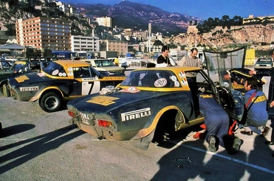 Asistencia en el 44º Rallye Automobile de Monte-Carlo 1976
En los Fiat 124 Abarth Rallye Spider de:

7# Markku Alén - Ilkka Kivimaki, clasificado 6º.

5#  (TO M46459) Roberto Cambiaghi - Bruno Scabini, clasificado 8º.

Del 17 al 24 de Enero, Monte-Carlo.
Superficie: asfalto - nieve.

El Rally tenia un total de 4500 km de los que 530.50 km divididos en 23 tramos eran especiales.

Se inscribieron 163 equipos, tomaron la salida 148, finalizaron 84.

Foto de DPPi
@
Palabras clave: Markku_Alen;Fiat;Abarth;Montecarlo;1976;Asistencias