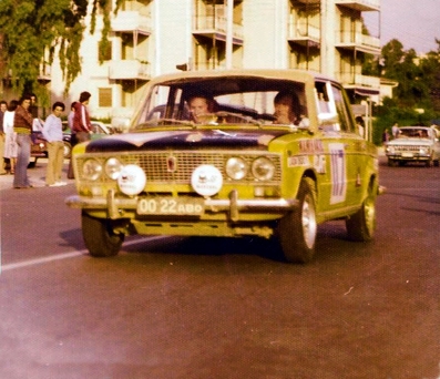 Stasys Brundza - Arvydas Girdauskas
23º Acropolis Rally 1976. Lada 1600 (00 22 ABO). Clasificado 6º.

Del 22 al 28 de Mayo, Atenas, Grecia.
Superficie: tierra.

El Rally tenia un total de 2635 km de los que 716.00 km divididos en 51 tramos eran especiales (5 de ellos fueron cancelados SS7, SS18, SS19, SS20, SS21).

Tomaron la salida 126 equipos, finalizaron 34.@
Palabras clave: Lada;Acropolis;Grecia;1976