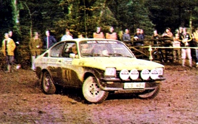 Bror Danielsson - Bo Sundberg
25º Lombard RAC Rally 1976. Opel Kadett GT/E. Clasificado 10º.
El Rally tenia un total de 3248 km de los que 504 km divididos en 76 tramos, eran especiales. (6 de ellos fueron cancelados, SS2 Speech House, SS34 Greystoke, SS37 cancelada antes del inicio, SS41 Egdon y SS42 Anglebury).
Tomaron la salida 200 equipos, finalizaron 71.@
Palabras clave: Opel;Kadett;GT/E;RAC_Rally;Gran_Bretaña;1976