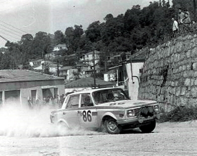 Horst Niebergall - Bernd Fromman
23º Acropolis Rally 1976. Wartburg 353 W. Clasificado 10º.

Del 22 al 28 de Mayo, Atenas, Grecia.
Superficie: tierra.

El Rally tenia un total de 2635 km de los que 716.00 km divididos en 51 tramos eran especiales (5 de ellos fueron cancelados SS7, SS18, SS19, SS20, SS21).

Tomaron la salida 126 equipos, finalizaron 34.@
Palabras clave: Wartburg;Acropolis;Grecia;1976