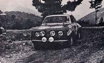 Pavlos Moschoutis - Nikos Makrijiannis
23º Acropolis Rally 1976. Alfa Romeo 2000 GTV. Clasificado 28º.

Del 22 al 28 de Mayo, Atenas, Grecia.
Superficie: tierra.

El Rally tenia un total de 2635 km de los que 716.00 km divididos en 51 tramos eran especiales (5 de ellos fueron cancelados SS7, SS18, SS19, SS20, SS21).

Tomaron la salida 126 equipos, finalizaron 34.@
Palabras clave: Alfa;Romeo;GTV;Acropolis;Grecia;1976