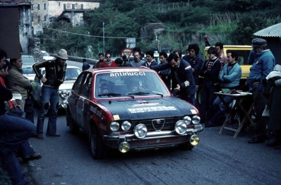 Fabrizia Pons - Gabriella Zappia
18º Rallye Sanremo 1976. Alfa Romeo Alfasud. Clasificada 29ª.

Del 6 al 9 de Octubre, Sanremo, Imperia, Liguria, Italia.
Superficie: asfalto.

El Rally tenia un total de 1509 km de los que 780 Km divididos en 36 tramos eran especiales, (2 de ellos fueron cancelados SS9 y SS30).

Tomaron la salida 133 equipos, finalizaron 68.@
Palabras clave: ;Alfa;Romeo;Sanremo;1976;Mujeres;Womens
