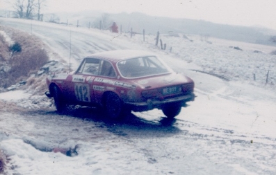 Joseph Cirillo - R. Cirillo
44º Rallye Automobile de Monte-Carlo 1976. Alfa Romeo. Clasificado 70º.

Del 17 al 24 de Enero, Monte-Carlo.
Superficie: asfalto - nieve.

El Rally tenia un total de 4500 km de los que 530.50 km divididos en 23 tramos eran especiales.

Se inscribieron 163 equipos, tomaron la salida 148, finalizaron 84.@
Palabras clave: Alfa;Romeo;Montecarlo;1976
