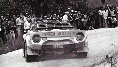 Raffaele (Lele) Pinto - Arnaldo Bernacchini
23º Acropolis Rally  1976. Lancia Stratos HF (TO L64137). Abandonó por el eje de transmisión en SS11.
Lancia Alitalia

Del 22 al 28 de Mayo, Atenas, Grecia.
Superficie: tierra.

El Rally tenia un total de 2635 km de los que 716.00 km divididos en 51 tramos eran especiales (5 de ellos fueron cancelados SS7, SS18, SS19, SS20, SS21).

Tomaron la salida 126 equipos, finalizaron 34.@
Palabras clave: Lancia;Stratos;Acropolis;Grecia;1976