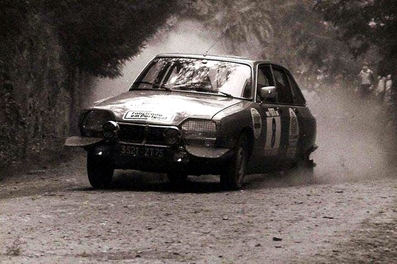 Francisco Romaozinho - Jose Bernardo
10º Rallye de Portugal Vinho do Porto 1976. Citröen GS (3521 ZT 75). Abandonò por la caja de cambios en SS20 Viseu 2 de 8.00 km.

Del 10 al 14 de Marzo, Estoril, Cascais, Lisboa, Portugal.
Superficie: asfalto - tierra.

El Rally tenia un total de 2087.90 Km de los que 468.70 divididos en 39 tramos, eran especiales, (2 de ellas fueron canceladas SS23 de Gouveia 22.60 km y SS24 Manteigas de 10.70 Km).

Tomaron la salida 59 equipos, finalizaron 21.@
Palabras clave: Citroen;GS;Portugal;1976
