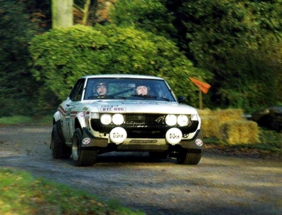Jean-Luc Thérier - Michel Vial
25º Lombard RAC Rally 1976. Toyota Celica 2000GT. Abandonó por el refrigerador del aceite.

Del 27 al 30 de Noviembre, Bath, Inglaterra.
Superficie: tierra.

El Rally tenia un total de 3248 km de los que 504 km divididos en 76 tramos eran especiales, (6 de ellos fueron cancelados, SS2 Speech House, km? SS34 Greystoke, km? SS37 cancelada antes del inicio, km? SS41 Egdon, km? y SS42 Anglebury, km?).

Tomaron la salida 200 equipos, finalizaron 71.@
Palabras clave: ;Toyota;Celica;Gran_Bretaña;1976;RAC_Rally;Lombard