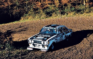 Ari Vatanen - Peter Bryant
25º Lombard RAC Rally 1976. Ford Escort RS 1800 MKII (POO 489R). Abandonó por rotura muelle de válvulas en SS13 Bickley.

Del 27 al 30 de Noviembre, Bath, Inglaterra.
Superficie: tierra.

El Rally tenia un total de 3248 km de los que 504 km divididos en 76 tramos eran especiales, (6 de ellos fueron cancelados, SS2 Speech House, km? SS34 Greystoke, km? SS37 cancelada antes del inicio, km? SS41 Egdon, km? y SS42 Anglebury, km?).

Tomaron la salida 200 equipos, finalizaron 71.@
Palabras clave: ;Ford;Escort;MKII;RAC_Rally;Gran_Bretaña;1976