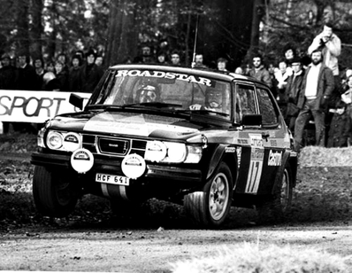 Per Eklund - Bjorn Cederberg
25º Lombard RAC Rally 1976. Saab 99EMS (HCF 641). Abandonó por problemas eléctricos en SS21 Gorster.

Del 27 al 30 de Noviembre, Bath, Inglaterra.
Superficie: tierra.

El Rally tenia un total de 3248 km de los que 504 km divididos en 76 tramos eran especiales, (6 de ellos fueron cancelados, SS2 Speech House, km? SS34 Greystoke, km? SS37 cancelada antes del inicio, km? SS41 Egdon, km? y SS42 Anglebury, km?).

Tomaron la salida 200 equipos, finalizaron 71.@
Palabras clave: ;Saab;RAC_Rally;Gran_Bretaña;1976;Lombard