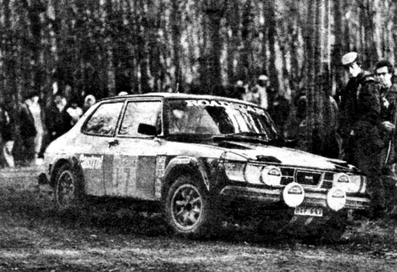 Per Eklund - Bjorn Cederberg
25º Lombard RAC Rally 1976. Saab 99EMS (HCF 641). Abandonó por problemas eléctricos en SS21 Gorster.

Del 27 al 30 de Noviembre, Bath, Inglaterra.
Superficie: tierra.

El Rally tenia un total de 3248 km de los que 504 km divididos en 76 tramos eran especiales, (6 de ellos fueron cancelados, SS2 Speech House, km? SS34 Greystoke, km? SS37 cancelada antes del inicio, km? SS41 Egdon, km? y SS42 Anglebury, km?).

Tomaron la salida 200 equipos, finalizaron 71.@
Palabras clave: ;Saab;RAC_Rally;Gran_Bretaña;1976;Lombard