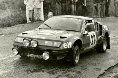 Michèle Mouton - Françoise Conconi
20º Tour de Corse 1976. Alpine-Renault A310 (1280 SU 06). Abandonó por el diferencial del coche.

Del 6 al 7 de Noviembre, Ajaccio, Córcega, Francia.
Superficie: asfalto.

El Rally tenia un total de 1340.00 km de los que 630 km divididos en 9 tramos eran especiales.

Kilómetros de cada uno de los 9 tramos:
SS1 - Casta - Pietra Moneta de 17 Km
SS2 - Calvi - Liamone de 145,20 Km
SS3 - Aqua Doria - Stiliccione de 16,50 Km
SS4 - Porto - Vecchio - Prunelli de 166,40 Km
SS5 - Kamiesch - Bavella - Zonza de 28,60 Km
SS6 - Tavera - Bastelica de 17,10 Km
SS7 - Palneca - Francardo de 137,90 Km
SS8 - Morosaglia - Alistro de 76,40 Km
SS9 - Talasani - La Castanaccia - La Porta de 24,90 Km.

Tomaron la salida 88 equipos, finalizaron 11.
@
Palabras clave: Michele_Mouton;Corse;Corcega;Renault;Alpine;A310;1976;mujeres;Womens