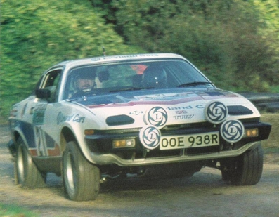 Anthony (Tony) Pond - David Richards
25º Lombard RAC Rally 1976. Triumph TR7 (OOE 938R). Abandonó por la suspensión trasera en SS52 Crychan.

Del 27 al 30 de Noviembre, Bath, Inglaterra.
Superficie: tierra.

El Rally tenia un total de 3248 km de los que 504 km divididos en 76 tramos eran especiales, (6 de ellos fueron cancelados, SS2 Speech House, km? SS34 Greystoke, km? SS37 cancelada antes del inicio, km? SS41 Egdon, km? y SS42 Anglebury, km?).

Tomaron la salida 200 equipos, finalizaron 71.@
Palabras clave: Tony_Pond;Triumph;RAC_Rally;Gran_Bretaña;1976;Lombard