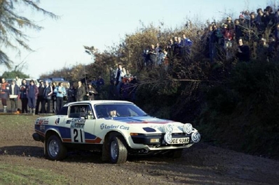 Anthony (Tony) Pond - David Richards
25º Lombard RAC Rally 1976. Triumph TR7 (OOE 938R). Abandonó por la suspensión trasera en SS52 Crychan.

Del 27 al 30 de Noviembre, Bath, Inglaterra.
Superficie: tierra.

El Rally tenia un total de 3248 km de los que 504 km divididos en 76 tramos eran especiales, (6 de ellos fueron cancelados, SS2 Speech House, km? SS34 Greystoke, km? SS37 cancelada antes del inicio, km? SS41 Egdon, km? y SS42 Anglebury, km?).

Tomaron la salida 200 equipos, finalizaron 71.@
Palabras clave: Tony_Pond;Gran_Bretaña;Triumph;1976;RAC_Rally;Lombard